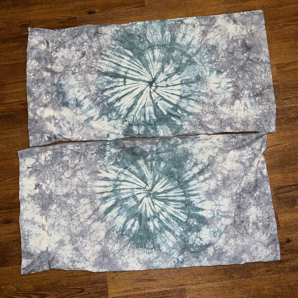 Set of 2 King Size Custom Tie-Dyed Green & Gray Pillowcases - Picture 2 of 10